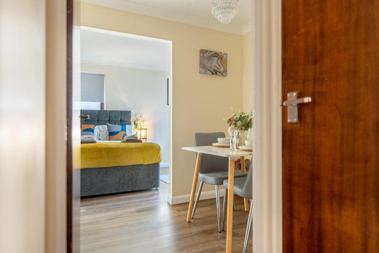 Grange - Heathrow * Staines-upon-Thames